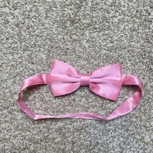Adjustable pink bow tie